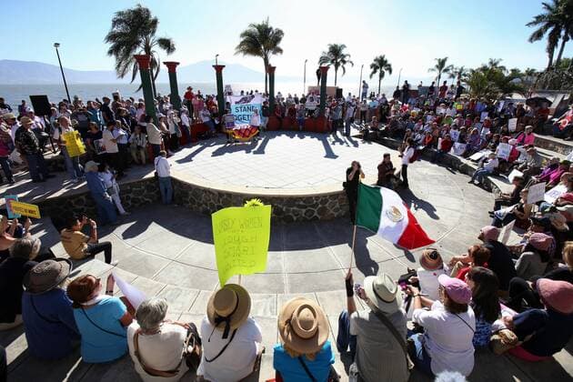 Women s March in Mexiko Stadt US citizens living in Ajijic protest against new United States President Donald J. Trump in Jalisco, Mexico, 21 January 2017. PROTEST AGAINST TRUMP IN MEXICO !ACHTUNG: NUR REDAKTIONELLE NUTZUNG!  JAL001 20170122-636206418834084917