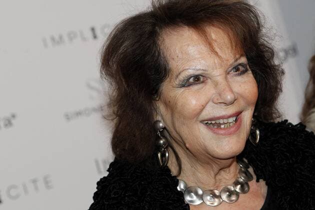 Paris Fashion Week - Lingerie Mon Amour Modenschau Claudia Cardinale CELEBRITES : Defile Lingerie mon Amour - Paris - 22 01 2017 MichaelBaucher Panoramic 