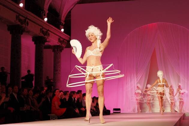 Paris Fashion Week - Lingerie Mon Amour Modenschau Defile Lingerie mon Amour CELEBRITES : Defile Lingerie mon Amour - Paris - 22 01 2017 MichaelBaucher Panoramic 