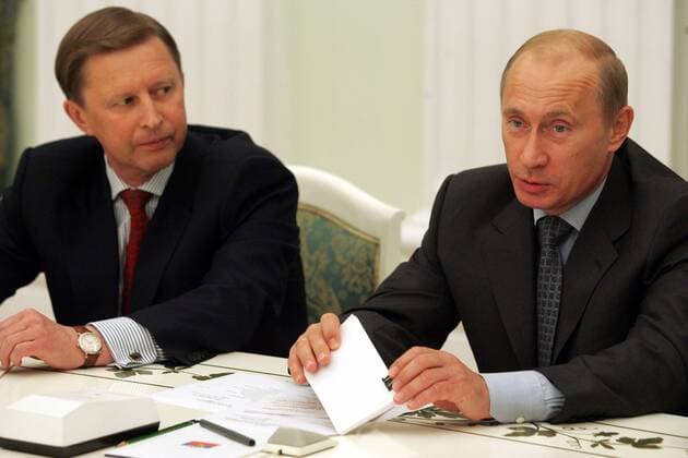 Vladimir Putin and Russian Defence Minister Sergei Ivanov while the meeting with NATO Secretary-General Jaap de Hoop Scheffer in Moscow. - ZUMAx01_ 20061026_aab_x01_304