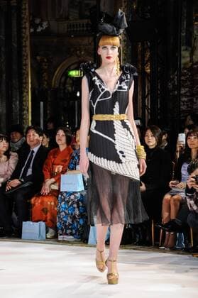 France: Yumi Katsura show A mode walk the catwalk of Yumi Katsura show at Paris fashion week haute Couture SS 2017.  GaetanoxPiazzolla