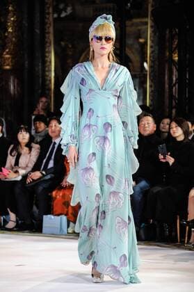 France: Yumi Katsura show A mode walk the catwalk of Yumi Katsura show at Paris fashion week haute Couture SS 2017.  GaetanoxPiazzolla
