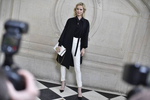 214987 Valentin Paoli Starface 2017-01-23 Paris France Paris Fashion Week 2017. Defile Dior. People. Photocall. Herzigova, Eva  Copyright: xValentinxPaolix xStarfacex STAR_214987_035