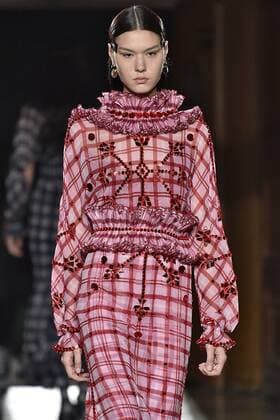 215001 Marineau Starface 2017-01-23 Paris France Paris Fashion Week 2017. Défilé Haute Couture Givenchy. Paris Fashion Week 2017. Haute Couture Fashion Show Givenchy. Givenchy, spring-summer 2017 Paris, France Editorial use only _sans_perso  Copyright: xMarineaux STAR_215001_007