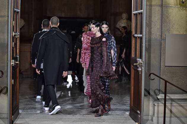 215001 Marineau Starface 2017-01-23 Paris France Paris Fashion Week 2017. Défilé Haute Couture Givenchy. Paris Fashion Week 2017. Haute Couture Fashion Show Givenchy. Givenchy, spring-summer 2017 Paris, France Editorial use only _sans_perso  Copyright: xMarineaux STAR_215001_029