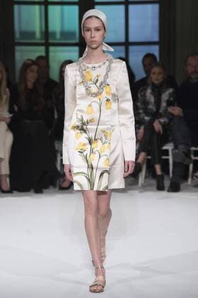 215004 Marineau Starface 2017-01-23 Paris France Paris Fashion week. Defile Haute Couture Printemps ete 2017 Giambattista Valli. Giambattista Valli , Couture, spring-summer 2017 Paris, France Paris Fashion Week 2017. Haute Couture Fashion Show Giambattista Valli. Editorial use only _sans_perso  Copyright: xMarineaux STAR_215004_004
