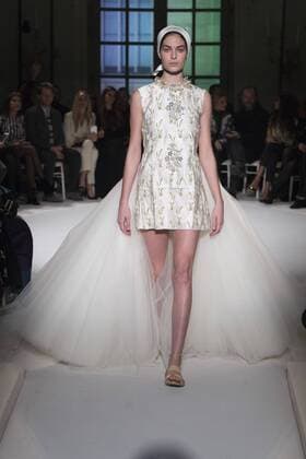 215004 Marineau Starface 2017-01-23 Paris France Paris Fashion week. Defile Haute Couture Printemps ete 2017 Giambattista Valli. Giambattista Valli , Couture, spring-summer 2017 Paris, France Paris Fashion Week 2017. Haute Couture Fashion Show Giambattista Valli. Editorial use only _sans_perso  Copyright: xMarineaux STAR_215004_015