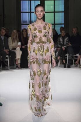 215004 Marineau Starface 2017-01-23 Paris France Paris Fashion week. Defile Haute Couture Printemps ete 2017 Giambattista Valli. Giambattista Valli , Couture, spring-summer 2017 Paris, France Paris Fashion Week 2017. Haute Couture Fashion Show Giambattista Valli. Editorial use only _sans_perso  Copyright: xMarineaux STAR_215004_034