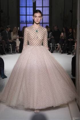 215004 Marineau Starface 2017-01-23 Paris France Paris Fashion week. Defile Haute Couture Printemps ete 2017 Giambattista Valli. Giambattista Valli , Couture, spring-summer 2017 Paris, France Paris Fashion Week 2017. Haute Couture Fashion Show Giambattista Valli. Editorial use only _sans_perso  Copyright: xMarineaux STAR_215004_039