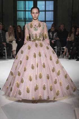 215004 Marineau Starface 2017-01-23 Paris France Paris Fashion week. Defile Haute Couture Printemps ete 2017 Giambattista Valli. Giambattista Valli , Couture, spring-summer 2017 Paris, France Paris Fashion Week 2017. Haute Couture Fashion Show Giambattista Valli. Editorial use only _sans_perso  Copyright: xMarineaux STAR_215004_040