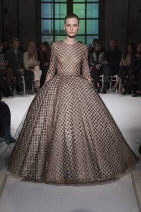215004 Marineau Starface 2017-01-23 Paris France Paris Fashion week. Defile Haute Couture Printemps ete 2017 Giambattista Valli. Giambattista Valli , Couture, spring-summer 2017 Paris, France Paris Fashion Week 2017. Haute Couture Fashion Show Giambattista Valli. Editorial use only _sans_perso  Copyright: xMarineaux STAR_215004_041