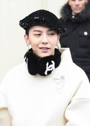 Paris Fashion Week - Prominente bei Chanel G Dragon ( chanteur ) MODE : Fashion Week - Chanel - 24 01 2017 FedericoPestellini Panoramic 