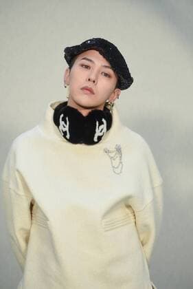 Paris Fashion Week - Prominente bei Chanel 215015 Serge Arnal Starface 2017-01-24 France Paris Fashion week. Defile Haute Couture Printemps ete 2017. CHANEL. People. Kwon, Ji-Yong ( G Dragon )  Copyright: xSergexArnalx xStarfacex STAR_215015_051