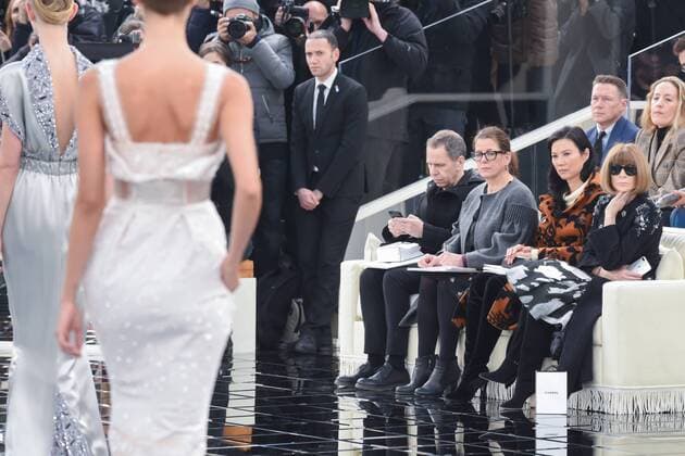 Paris Fashion Week - Prominente bei Chanel 215015 Serge Arnal Starface 2017-01-24 France Paris Fashion week. Defile Haute Couture Printemps ete 2017. CHANEL. People. Wintour, Anna  Copyright: xSergexArnalx xStarfacex STAR_215015_059