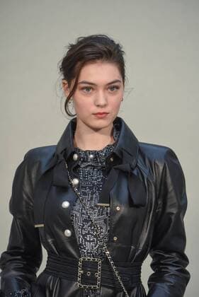Paris Fashion Week - Prominente bei Chanel 215015 Serge Arnal Starface 2017-01-24 France Paris Fashion week. Defile Haute Couture Printemps ete 2017. CHANEL. People. Vartolomei, Anamaria  Copyright: xSergexArnalx xStarfacex STAR_215015_119