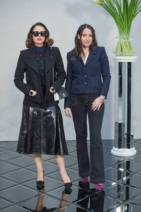 Paris Fashion Week - Prominente bei Chanel 215015 Serge Arnal Starface 2017-01-24 France Paris Fashion week. Defile Haute Couture Printemps ete 2017. CHANEL. People. Berest, Anne; Berest, Claire  Copyright: xSergexArnalx xStarfacex STAR_215015_126