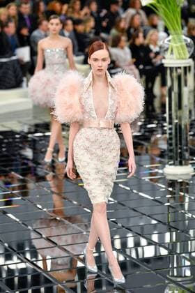(170124) -- PARIS, Jan. 24, 2017 -- A model presents a creation during the Chanel Haute Couture Spring Summer 2017 fashion collection in Paris, France on Jan. 24, 2017. ) (zhf) FRANCE-PARIS-FASHION-CHANEL ChenxYichen 