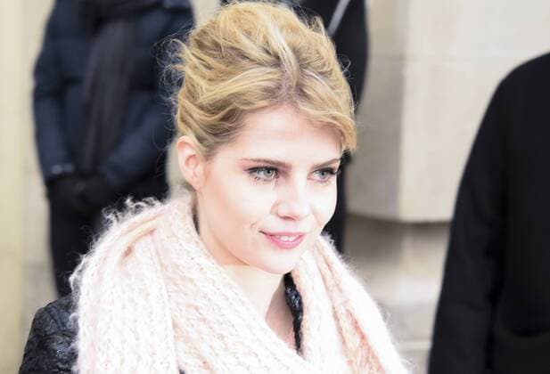 Lucy Boynton MODE : Fashion Week - Chanel - 24 01 2017 FedericoPestellini Panoramic 