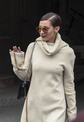 Bilder des Tages Bella Hadid, MODE : Fashion Week - Chanel - 24 01 2017 FedericoPestellini Panoramic 