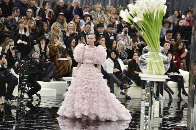 215020 Valentin Paoli Starface 2017-01-24 Paris France Defile Haute Couture Printemps ete 2017. Chanel Depp-Paradis, Lily Rose  Copyright: xValentinxPaolix xStarfacex STAR_215020_063