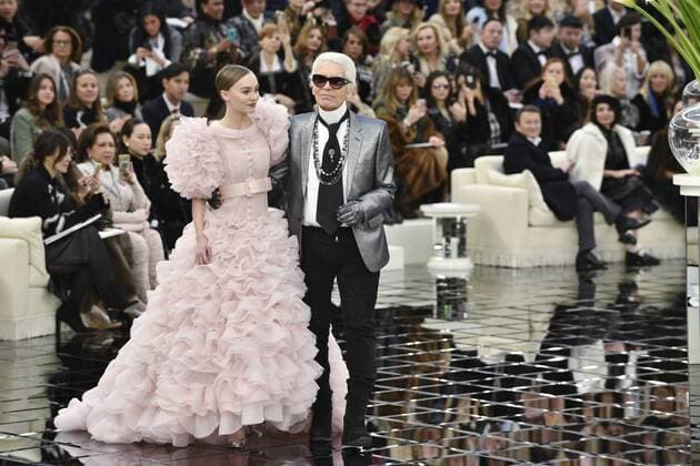 215020 Valentin Paoli Starface 2017-01-24 Paris France Defile Haute Couture Printemps ete 2017. Chanel Lagerfeld, Karl; Depp-Paradis, Lily Rose  Copyright: xValentinxPaolix xStarfacex STAR_215020_075