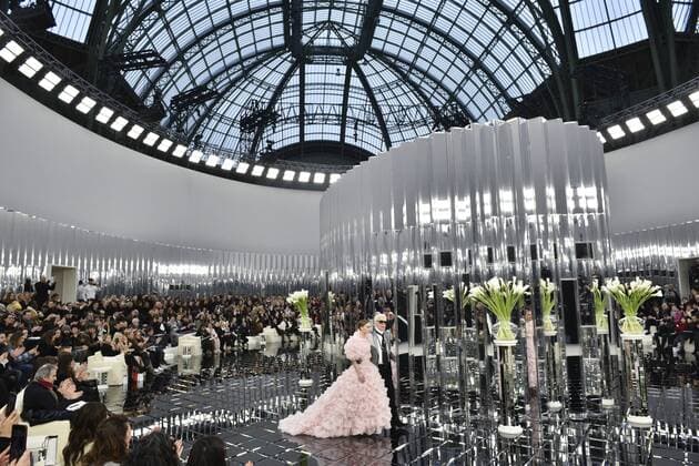 215020 Valentin Paoli Starface 2017-01-24 Paris France Defile Haute Couture Printemps ete 2017. Chanel Lagerfeld, Karl; Depp-Paradis, Lily Rose  Copyright: xValentinxPaolix xStarfacex STAR_215020_090