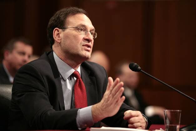 Jan. 10, 2006 - U.S. - U.S. Supreme Court nominee Samuel Alito walks out during a committee break on the second day of his Senate judiciary committee confirmation hearings on Capitol Hill in Washington January 10, 2006. Alito, who voiced opposition to abortion as a Reagan administration lawyer two decades ago, testified on Tuesday the Constitution protects the right to privacy, a key underpinning of the 1973 Supreme Court ruling that legalized abortion. (Chuck Kennedy KRT) - ZUMAm67_ 20060110_baf_m67_041 Copyright: xChuckxKennedyx