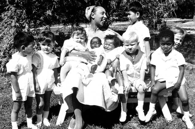 IMAGO ICONS: Josephine Baker Jan. 12, 2006 - Josephine Baker and kids.K46373. Pix Planete - ZUMAg49_ 20060112_gaf_g49_170 Copyright: xGlobexPhotosx