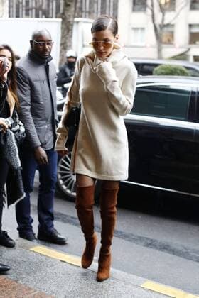 January 24, 2017 - Paris, France - Bella Hadid seen arriving at her hotel in Paris, on January 24, 2017. Paris France  - ZUMAn230 20170124_zaa_n230_352