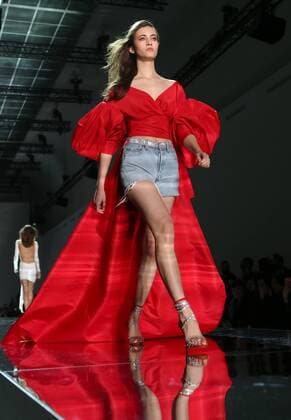A model takes to the catwalk during the presentation of Alexandre Vauthier s show as part of the Fall-Winter 2017-18 fashion collections in Paris on January 24, 2017.  PAR20170124105 MAYAxVIDON-WHITE