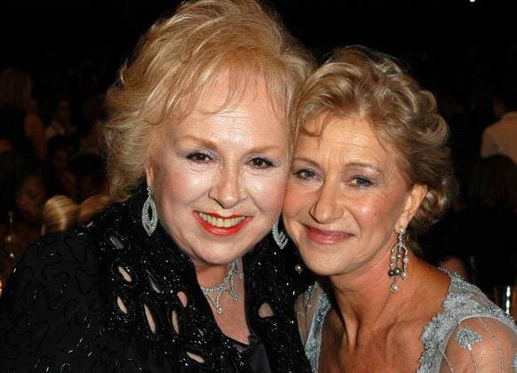 Jan 28, 2006; Los Angeles, CA, USA; DORIS ROBERTS and HELEN MIRREN backstage at the 12th Annual Screen Actors Guild Awards held at the Shrine Exposition Center in Los Angeles.. - ZUMAv07_ 20060128_rnn_v07_179 Copyright: xLoraxVoigtx