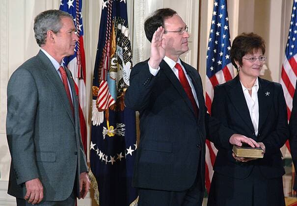 Feb. 1, 2006 - Washington, District of Columbia, U.S. - I10428CB.SAMUEL ALITO SWORN IN AT THE WHITE HOUSE AS THE NEW MEMBER OF THE SUPREME COURT, WASHINGTON DC.02-01-2006.PHOOT: - - 2006.SAMUEL ALITO .GEORGE W BUSH.MARTHA-ANN BOMGARDNER - ZUMAbw2_ 20060201_gaf_bw2_002 Copyright: xChristyxBowex