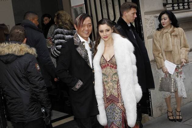 Bilder des Tages Stephen Hung - Deborah Valdez Hung CELEBRITES : Arrivees au defile Elie Saab - Paris - 25 01 2017 MichaelBaucher Panoramic 