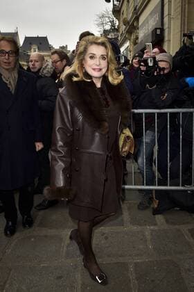 Catherine Deneuve CELEBRITES : Ankunft Modenschau - JP Gaultier - Paris - 25 01 2017 JBAutissier Panoramic 