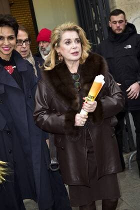 Catherine Deneuve CELEBRITES : Ankunft Modenschau - JP Gaultier - Paris - 25 01 2017 JBAutissier Panoramic 