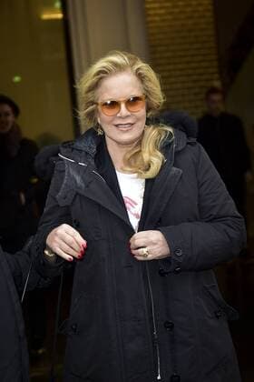 Sylvie Vartan CELEBRITES : Ankunft Modenschau - JP Gaultier - Paris - 25 01 2017 JBAutissier Panoramic 