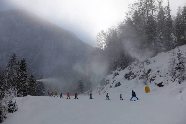 04.02.2015, Krippenbrunn, Oberoesterreich, Oesterreich - Kinderskischule und Schneekanonen. 00S150204D233.JPG MODEL RELEASE: NO, PROPERTY RELEASE: NO MR:N