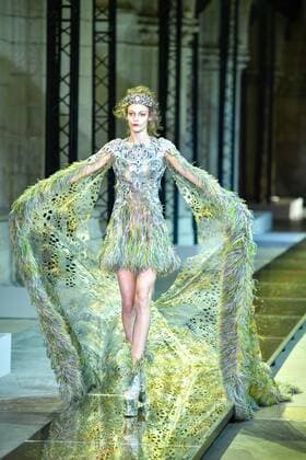 (170126) -- PARIS, Jan. 25, 2017 -- A model presents a creation of Guo Pei s Haute Couture Spring and Summer 2017 fashion collection in Paris, France on Jan. 25, 2017. ) (zjy) FRANCE-PARIS-FASHION WEEK-GUO PEI ChenxYichen 