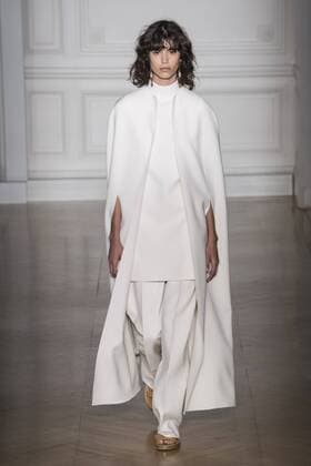 215072 Marineau Starface 2017-01-25 Paris France Paris Fashion week. Defile Haute Couture Printemps ete 2017. Valentino. Paris Fashion week. Defile Haute Couture Spring Summer 2017. Valentino. Valentino , Couture, spring-summer 2017 Paris, France Editorial use only _sans_perso  Copyright: xMarineaux STAR_215072_014