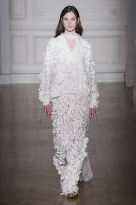 215072 Marineau Starface 2017-01-25 Paris France Paris Fashion week. Defile Haute Couture Printemps ete 2017. Valentino. Paris Fashion week. Defile Haute Couture Spring Summer 2017. Valentino. Valentino , Couture, spring-summer 2017 Paris, France Editorial use only _sans_perso  Copyright: xMarineaux STAR_215072_015