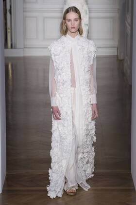 215072 Marineau Starface 2017-01-25 Paris France Paris Fashion week. Defile Haute Couture Printemps ete 2017. Valentino. Paris Fashion week. Defile Haute Couture Spring Summer 2017. Valentino. Valentino , Couture, spring-summer 2017 Paris, France Editorial use only _sans_perso  Copyright: xMarineaux STAR_215072_022