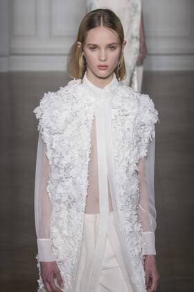 215072 Marineau Starface 2017-01-25 Paris France Paris Fashion week. Defile Haute Couture Printemps ete 2017. Valentino. Paris Fashion week. Defile Haute Couture Spring Summer 2017. Valentino. Valentino , Couture, spring-summer 2017 Paris, France Editorial use only _sans_perso  Copyright: xMarineaux STAR_215072_023