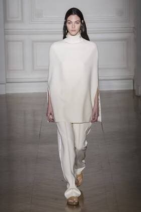 215072 Marineau Starface 2017-01-25 Paris France Paris Fashion week. Defile Haute Couture Printemps ete 2017. Valentino. Paris Fashion week. Defile Haute Couture Spring Summer 2017. Valentino. Valentino , Couture, spring-summer 2017 Paris, France Editorial use only _sans_perso  Copyright: xMarineaux STAR_215072_025