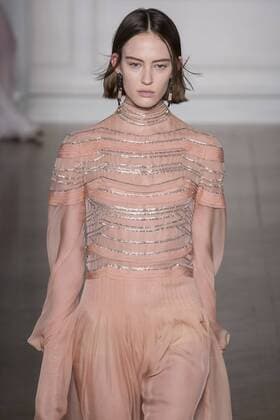 215072 Marineau Starface 2017-01-25 Paris France Paris Fashion week. Defile Haute Couture Printemps ete 2017. Valentino. Paris Fashion week. Defile Haute Couture Spring Summer 2017. Valentino. Valentino , Couture, spring-summer 2017 Paris, France Editorial use only _sans_perso  Copyright: xMarineaux STAR_215072_056