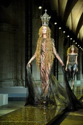 France: Guo Pei show Haute Couture SS 2017 Guo Pei runway, Paris Fashion week SS 2017 Haute Couture  GaetanoxxPiazzolla