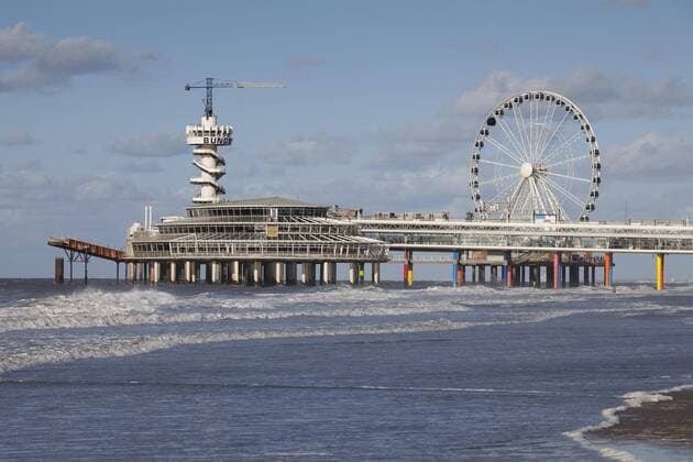 Pier mit Bungee Sprungturm und Riesenrad, Scheveningen, Den Haag, Holland, Niederlande, Europa Copyright: imageBROKER/WilfriedxWirth ibxdwh04471823.jpg