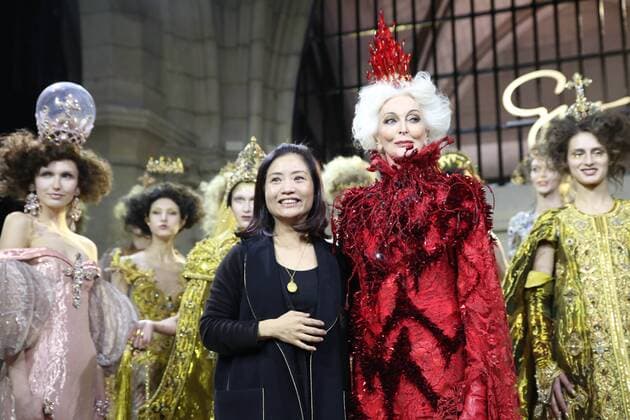Haute Couture Guo Pei - Carmen Dell Orefice ( 85 Ans) MODE : Fashion Week - Guo Pei- 25 01 2017 StephaneChemin Panoramic 