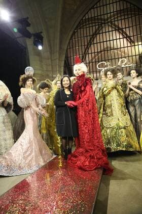 Haute Couture Guo Pei - Carmen Dell Orefice ( 85 Ans) MODE : Fashion Week - Guo Pei- 25 01 2017 StephaneChemin Panoramic 