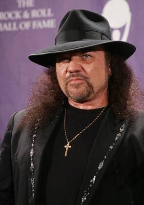 Mar 13, 2006; New York, NY, USA; Inductee GARY ROSSINGTON of LYNYRD SKYNYRD poses for photos in the press room at the 21st Annual Rock and Roll Hall of Fame Induction ceremony held at the Waldorf Astoria Hotel. Mandatory  - ZUMA 20060313_nnn_k03_085 Copyright: xNancyxKaszermanx
