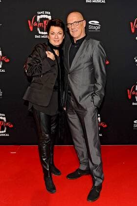 Premiere: Tanz der Vampire - Das Musical . Moderatorin Sonja Faber Schrecklein und Klaus Jochen Faber anläßlich der Premiere des Musicals Tanz der Vampire am 26.01.2017 im Stage Apollo Theater Stuttgart.